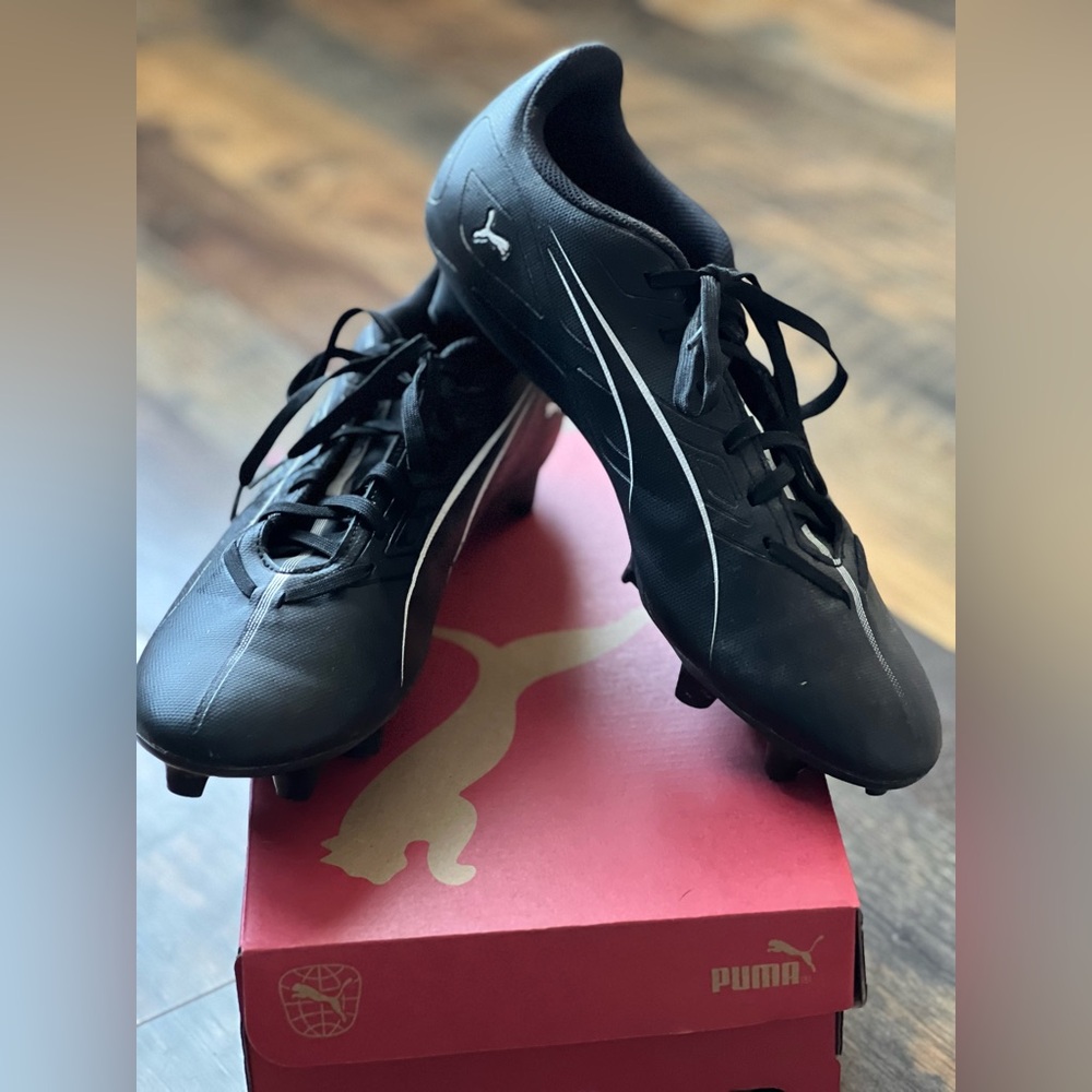 Size 9 PUMA Ultra 5 Play FG/AG Soccer Cleats worn 1/2 a season